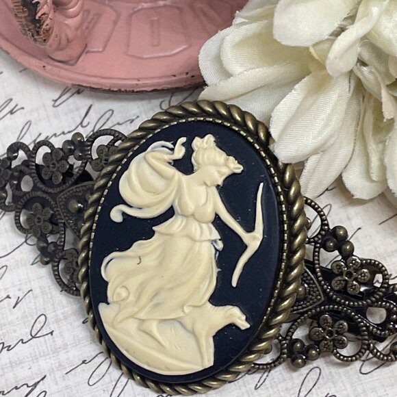 Black Cream Artemis Mythology Greek Goddess Cameo Pin Hair Clip Jewelry Comb - Picture 4 of 10